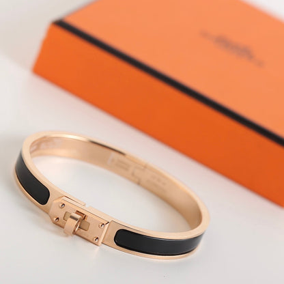 [⭐Seralia]HM KELLY BLACK BRACELET