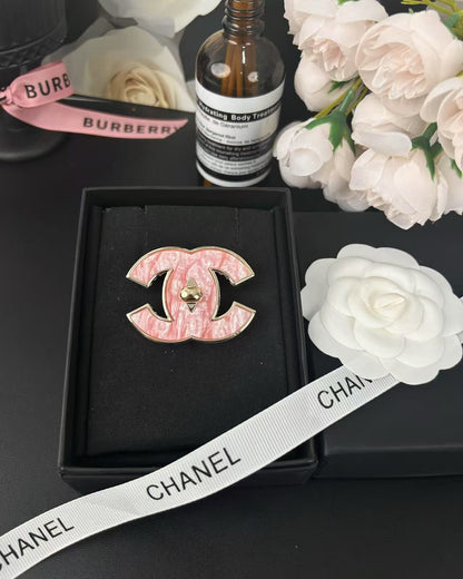 [⭐Seralia]Pink Resin Classic Brooch 5cm