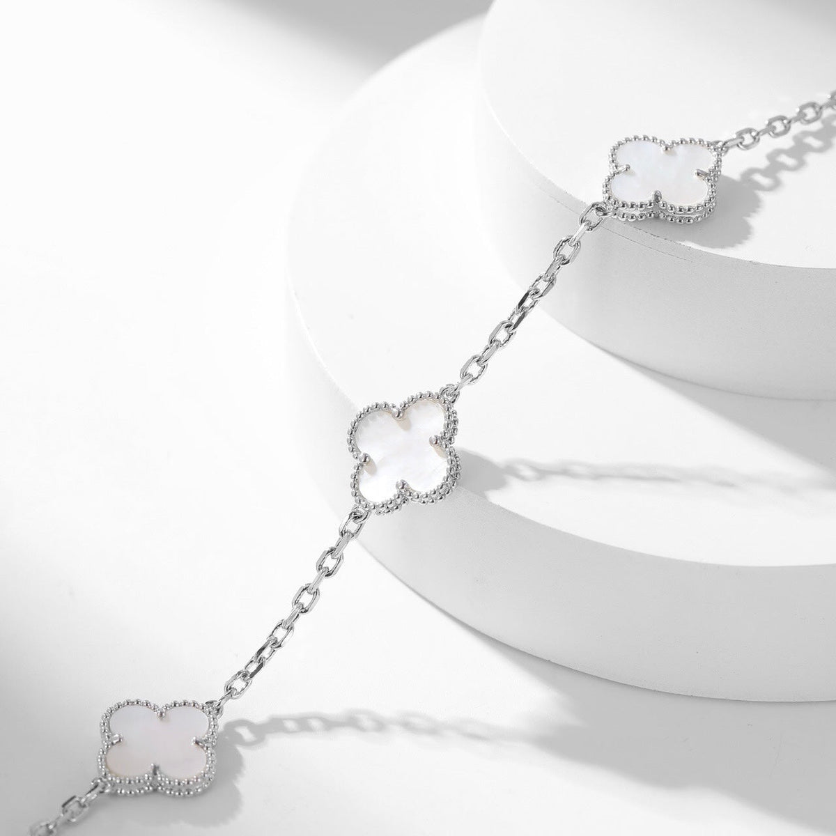 [⭐Seralia]CLOVER 10 MOTIFS WHITE MOTHER OF PEARL NECKLACE