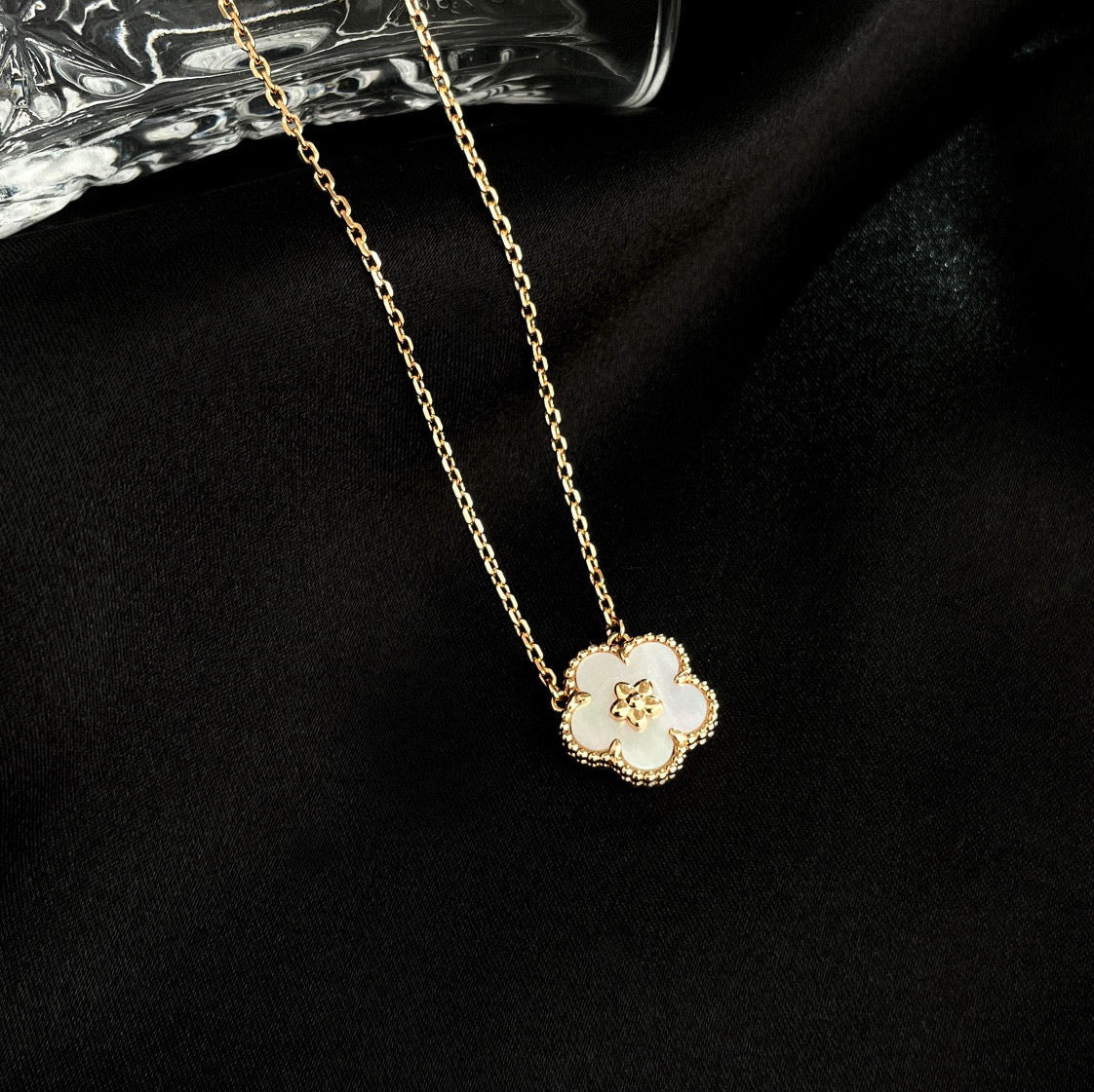 [⭐Seralia]LUCKY  WHITE MOP  PLUM BLOSSOM NECKLACE
