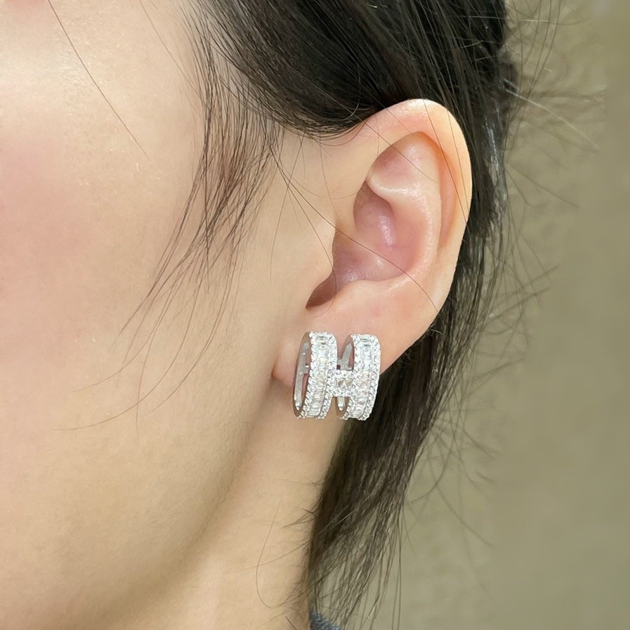 [⭐Seralia]H STUD EARRINGS WITH SILVER DIAMONDS