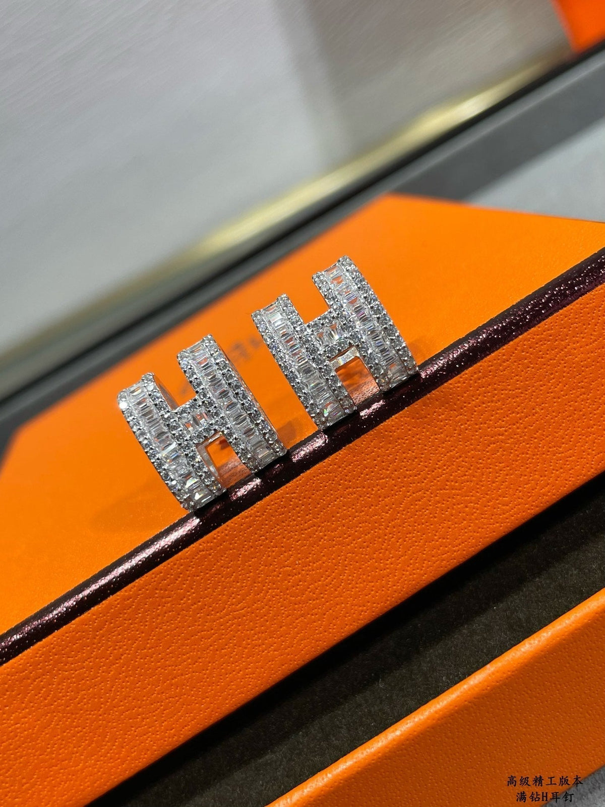 [⭐Seralia]H STUD EARRINGS WITH SILVER DIAMONDS