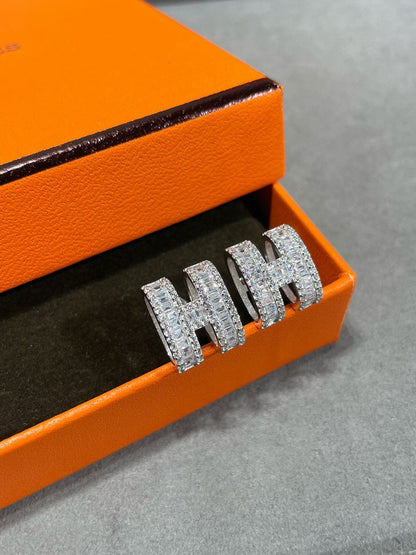 [⭐Seralia]H STUD EARRINGS WITH SILVER DIAMONDS